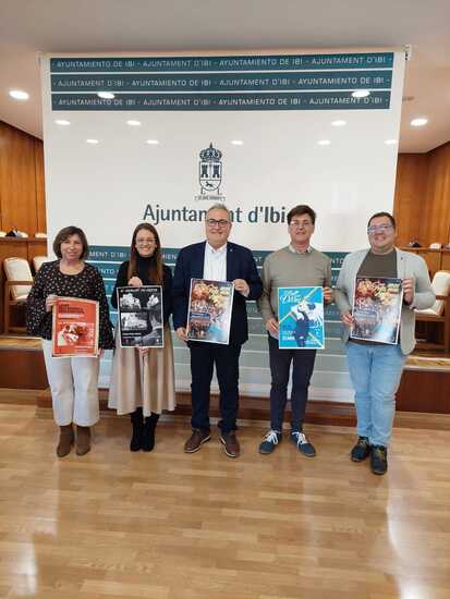 Ibi presenta el cartel y anuncia el pregonero de  sus Fiestas de Invierno