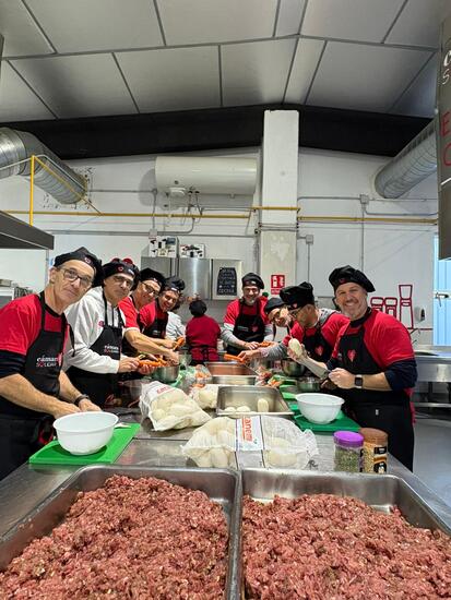 Coca-Cola se une a la Casa Caridad de Valencia y Alicante Gastronómica Solidaria para repartir 3.500 comidas en la Comunitat Valenciana