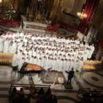 Los cantores del Misteri abren las puertas de la Navidad