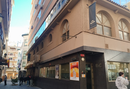 Alicante renombra como Restaurador Vicente Castelló la calle dondese ubica el Nou Manolín