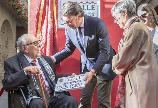 Alicante consagra una calle al restaurador Vicente Castelló, “orgullo y embajador de la ciudad en todo el mundo”