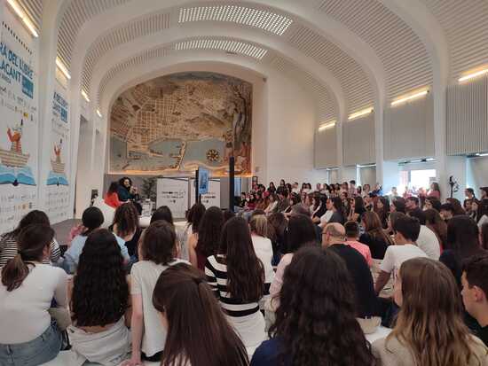 Makyre se perfila para organizar la Feria del Libro de Alicante con autores nacionales y alicantinos y actividades para todos los públicos