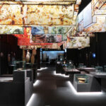 La exposición del MARQ ‘Ciudades de luz’ gana el EMPORIA de Oro 2025 a la mejor muestra efímera no itinerante