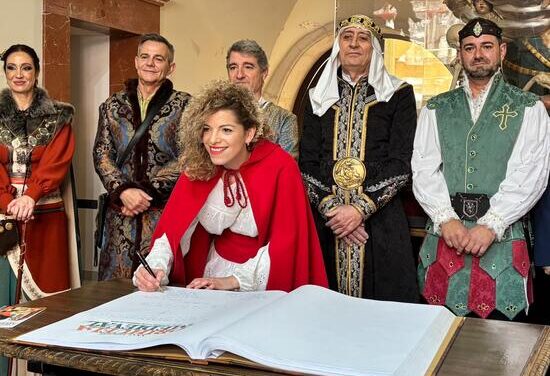 El casco histórico de Orihuela vuelve al Medievo con la apertura del Mercado Medieval