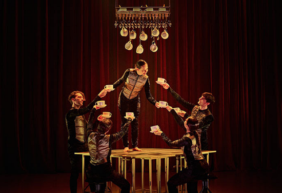 Espectáculo para cinco bailarinas y un gorila en el Teatro Calderón de Alcoy