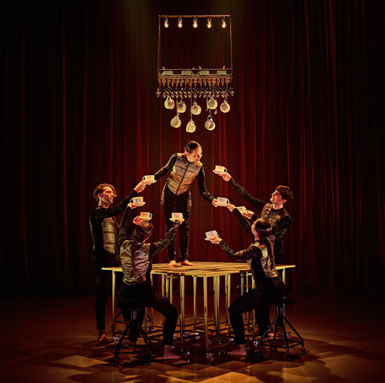 Espectáculo para cinco bailarinas y un gorila en el Teatro Calderón de Alcoy