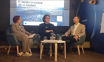 Aguas de Alicante, el artista Daniel G. Andújar y el MACA presentan “Difracciones del agua”: datos hídricos de la ciudad convertidos en arte, gracias a la inteligencia artificial