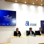 El Festival Internacional de Cine de Alicante presenta el cartel de su 23ª edición, una obra que reivindica la luz como esencia del cine