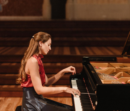 La Fundación Mediterráneo abre el ciclo “Invierno romántico” con el recital de Marta Puig en el Aula de Cultura de Alicante