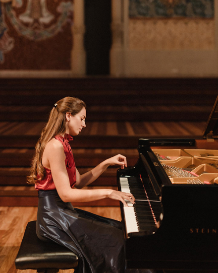 La Fundación Mediterráneo abre el ciclo “Invierno romántico” con el recital de Marta Puig en el Aula de Cultura de Alicante