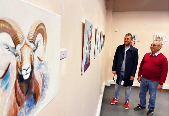 Marino Morote inaugura su primera exposición de pintura en el Centro Cultural de Petrer