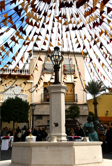 El Ayuntamiento de Pinoso estrena la fuente del Bicentenario que rememora el existente a principios del siglo XX