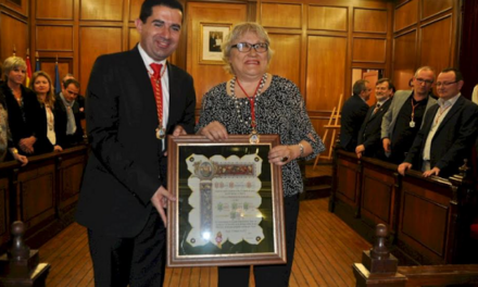 La plaça de La Concòrdia passarà a nomenar-se plaça Isabel-Clara Simó en reconeixement a l’escriptora alcoiana