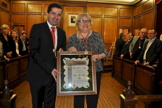 La plaça de La Concòrdia pasará a denominarse plaça Isabel-Clara Simó en reconocimiento a la escritora alcoyana