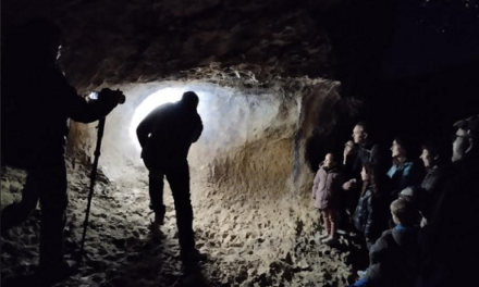 Éxito sin precedentes en La Sarga: El arte rupestre brilla bajo la luna de Alcoy