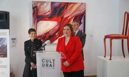 Oriola inaugura l’exposició “VIDA, AMOR I MORT / Una triava a Miguel Hernández” de Maite Barros