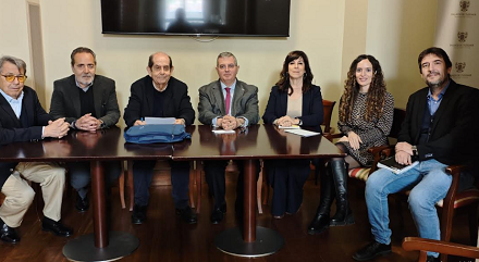 El poeta y profesor Javier Pérez Bazo gana el Premio Internacional de Poesía Miguel Hernández