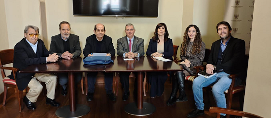 El poeta y profesor Javier Pérez Bazo gana el Premio Internacional de Poesía Miguel Hernández