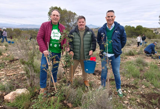 Alicante ‘renace’ con la Reforestación de Primavera del Monte Orgegia y el apoyo de un millar de voluntarios