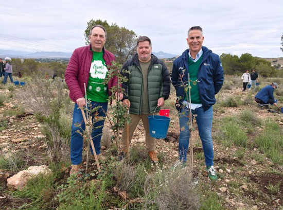 Alicante ‘renace’ con la Reforestación de Primavera del Monte Orgegia y el apoyo de un millar de voluntarios
