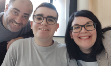 Les famílies de menors amb TEA demanen més formació social per a evitar episodis de discriminació