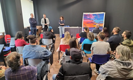 ‘Art al Balcó’ torna a Elda amb una nova edició per a compartir el talent d’artistes eldenses i d’altres localitats