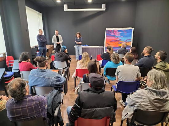 ‘Art al Balcó’ torna a Elda amb una nova edició per a compartir el talent d’artistes eldenses i d’altres localitats