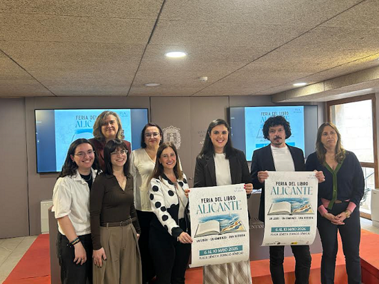 Lorenzo Silva, Manuel Vilas, Luz Gabás i Marta Robles participen en la 56 Fira del Llibre d’Alacant