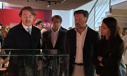 El MAHE inaugura la exposición ‘La huella de Dionisos’ con obras originales de Picasso y Dalí