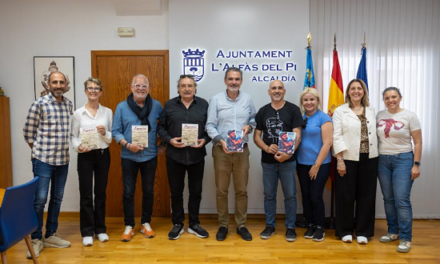 Ignacio Ramonet i Sandra Sarmiento visiten l’Alfàs amb motiu de la publicació ‘Voces con Fidel’