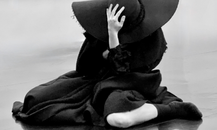 El Teatre Arniches presenta el espectáculo ‘Emigradas’, de la compañía valenciana Cienfuegos Danza