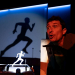 El Teatre Arniches acoge ‘aLUZina’, el espectáculo de magia del ilusionista valenciano Nacho Diago
