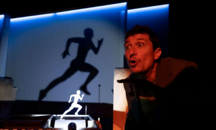 El Teatre Arniches acoge ‘aLUZina’, el espectáculo de magia del ilusionista valenciano Nacho Diago