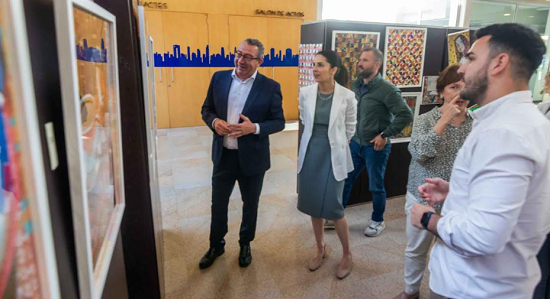 El Espai d’Art municipal acoge la exposición ‘Cho-kollages’ de Juana Martínez