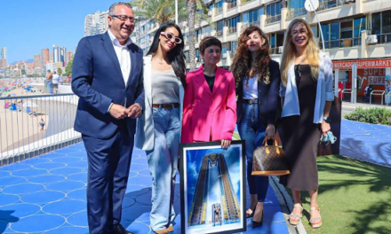 El ‘Somni Vertical’ de María José Lozano plena d’art, moda i arquitectura els set Espais d’Art Urbà de Benidorm