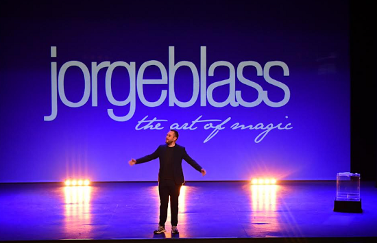Jorge Blass trae la magia del siglo XXI al Teatro Chapí de Villena