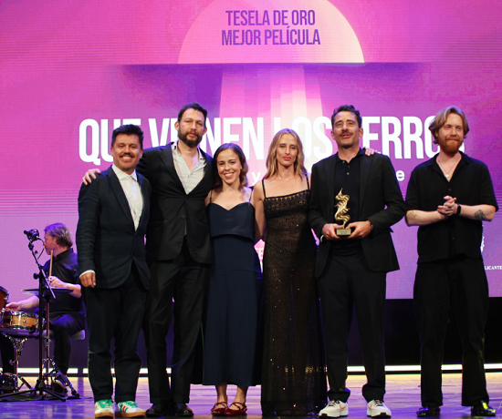 Que vienen los perros, Tesela de Oro del 23º Festival Internacional de Cine de Alicante