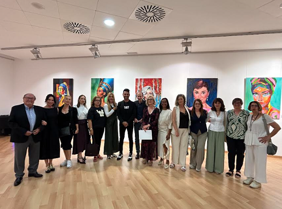 La exposición “Mujeres que Inspiran” reúne obras de 15 artistas en La Nucía