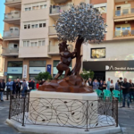 Villena estrena una reinterpretación de la escultura del ‘Oso y el Madroño’ en el 120 aniversario del nacimiento del escultor Navarro Santafé