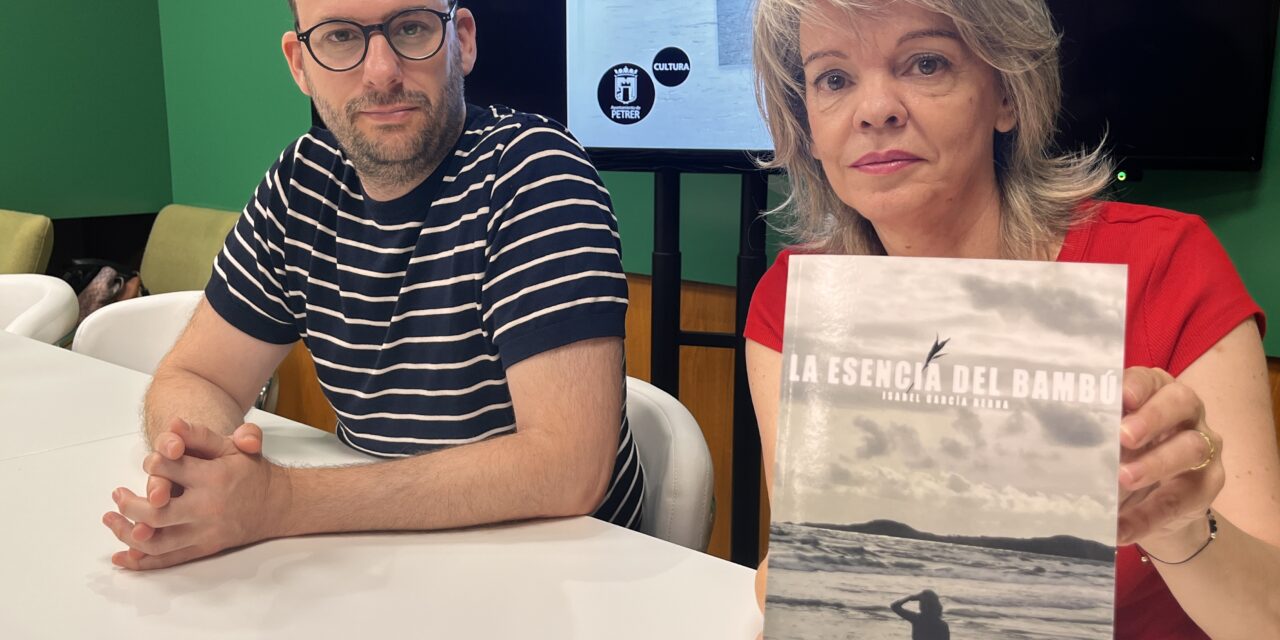 La autora local Isabel García presenta su segunda novela “La esencia del bambú” en Petrer