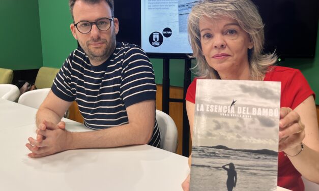 La autora local Isabel García presenta su segunda novela “La esencia del bambú” en Petrer