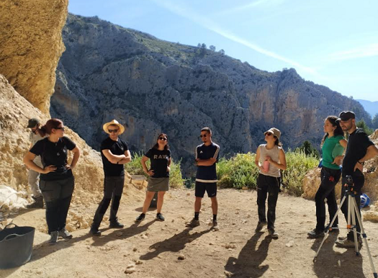 El Ayuntamiento de Alcoy consolida su apoyo al yacimiento del Abric del Cint como nuevo enclave para el estudio neandertal