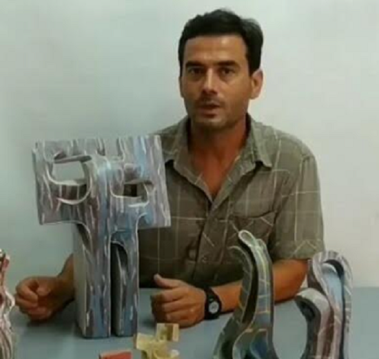 El artista Enrique Jordá inauguró este viernes la exposición ‘Plural’ en el Espai Cultural Escoles Velles de l’Alfàs del Pi