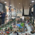 Igualdad acerca a Orihuela la historia de diez mujeres pioneras a través de una exposición de Playmobil