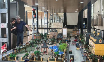 Igualdad acerca a Orihuela la historia de diez mujeres pioneras a través de una exposición de Playmobil