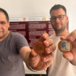 El Museo Dámaso Navarro de Petrer estrena un conjunto de sellos moneda de la II República en su vitrina de donaciones