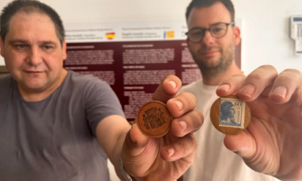 El Museo Dámaso Navarro de Petrer estrena un conjunto de sellos moneda de la II República en su vitrina de donaciones
