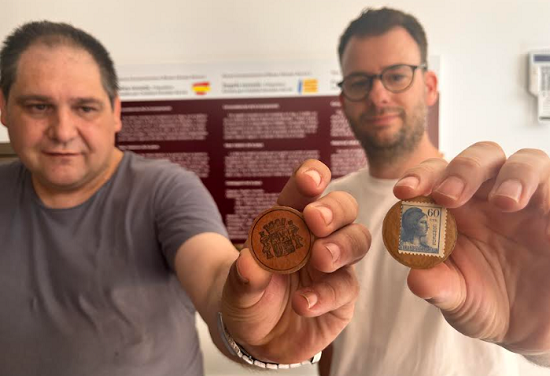 El Museo Dámaso Navarro de Petrer estrena un conjunto de sellos moneda de la II República en su vitrina de donaciones