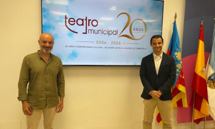 El Teatro Municipal de Torrevieja celebra su 20º aniversario como gran corazón cultural de la ciudad