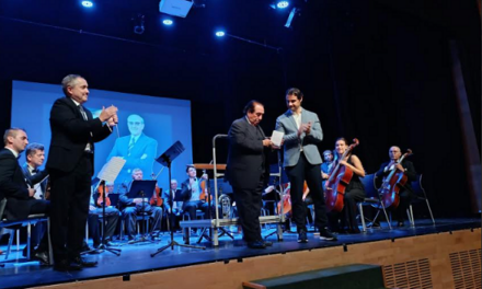 El maestro Enrique García Asensio director honorífico de la orquesta de Flautas Casanovas
